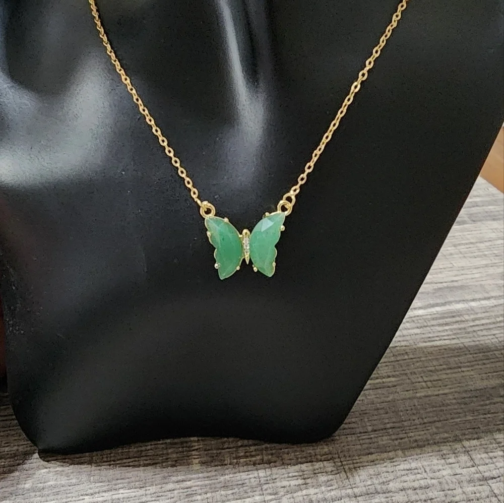 Natural Green Gemstone Butterfly necklace - Picture 11 of 11